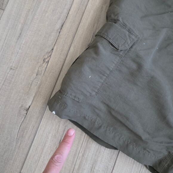 The North Face Olive Green Nylon Cargo Shorts Hiking Fishing Men Sz L - Picture 2 of 12